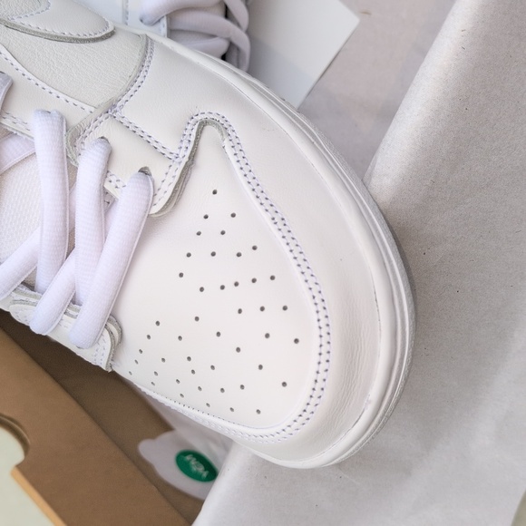 Nike SB Dunk Low Pro - Triple White Orange Label - Men's Size 11 ( FJ1674-100 ) - Picture 4 of 9